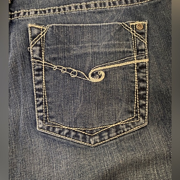 Cowgirl Up Don’t Fence Me In Jeans w/embroidered back pockets Size 12/32 - Picture 6 of 7